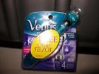47400550636 Gillette Venus Swirl Razor And Cartridges Sealed Together