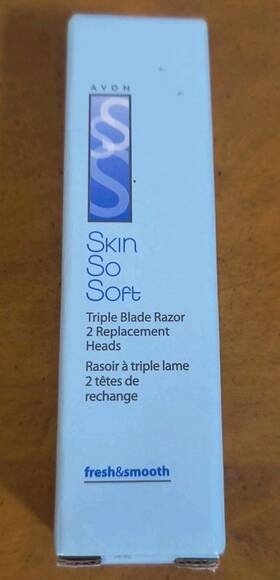 Avon 094000139662 Skin So Soft Triple Blade Razor With 2 Replacement Heads Nos