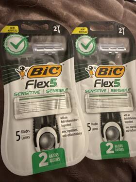 Flex5 Bic 070330751996 Lot Of 2 Sensitive Razors - Disposable 5 Blades