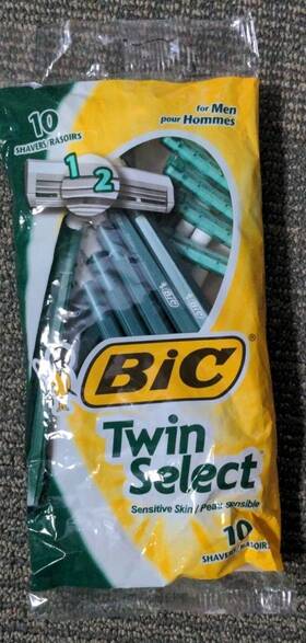 Bic 140330915718 Mens Twin Select Disposable Razors Sensitive Skin 10 Count Razor Bic 140330915718 Mens Twin Select Disposable Razors Sensitive Skin 10 Count Razor