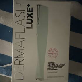 Zf1000 Dermaflash Luxe Light Green Dermaplaning Razor Peach Fuzz Remover For Face