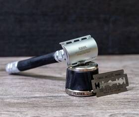 Ws-d2s Feather Wood Stainless Steel Double Edge Razor And Stand