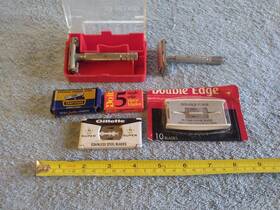 Gillette 041250661450 Vtg Razor And Blade Lot - 2 Razors 4 Packs