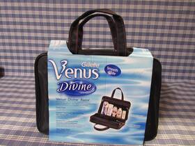Gillette 047400095212 Venus Divine Gift Set With Case Brand New Fast Free Shipping