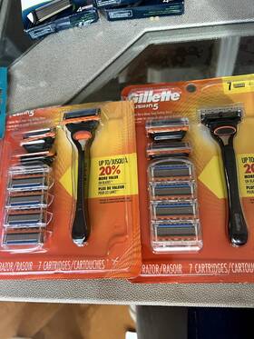 Gillette 047400669970 Fusion 5 Razor And 7 Blades 2 Pack See Descri Gillette 047400669970 Fusion 5 Razor And 7 Blades 2 Pack See Descri