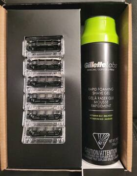 Gillette 047400677999 Labs 6ct Razor Blade Refills For Men With Exfoliating Bar And 198g Shave Gel