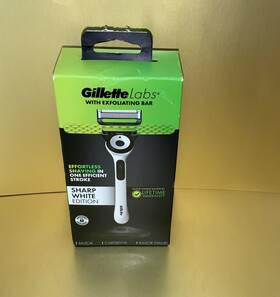 Gillette 047400681507 Labs Sharp White Razor With 1 Blade Refill And Magnetic Stand