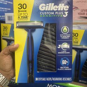 Plus3 Gillette 047400691704 Custom Sensitive Disposable Razors 30ct With Enhanced Lubrastrip