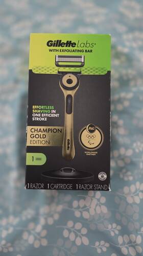 20160875 Gillette Labs Champion Gold Edition Razor Exfoliating Bar 5 Blades Stand