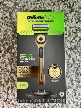 21006728 Gillette Labs Razor With Exfoliating Bar Champion Gold Edition