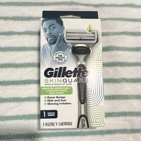 2130009 Gillette Skinguard Razor Stainless Steel Blades Sensitive Skin Silver/black
