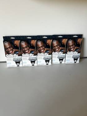 4025a17400 Gillette Skin Guard 1 Razor / 2 Cartridges