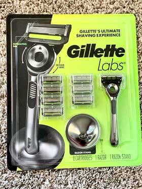 4740069403 Gillette New Labs Razor With Dock 8 Cartridges Handle Factory Sealed