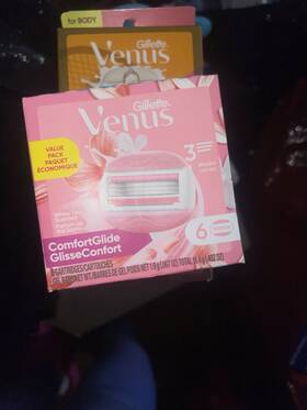 61050 Gillette Venus Comfortglide White Tea Scented Refill Cartridges 6ct 3-blade