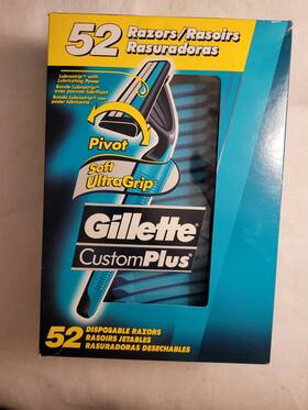 99626528 Gillette Custom Plus 52 Disposable Razors With Pivot Head And Extra Soft Grip