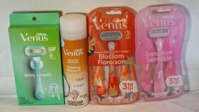 21151420 Gillette Venus Bundle Extra Smooth Sensitive 2 Packs Disposables Shave Gel