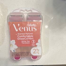 2127196 Gillette Venus Comfortglide White Tea Scented 3 Blade Disposable Razors 2ct