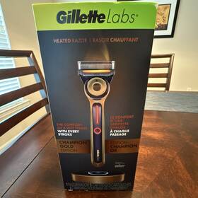 20156717 Gillettelabs Gillette Labs Heated Razor Champion Gold Edition 1 Dock 5 Cartridges