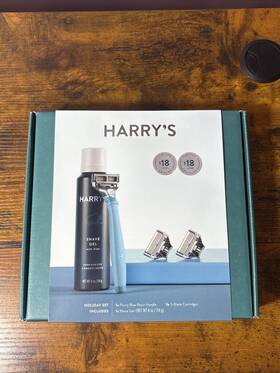 Harrys 810006474329 Holiday Shaving Gift Set With Limited-edition Flurry Blue Truman Razor