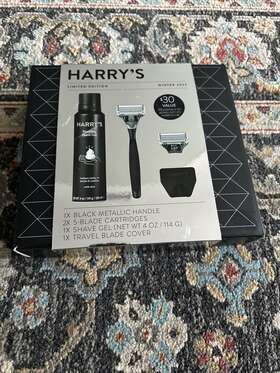 Harrys 840317400403 Holiday Gift Set For Men Black Metallic Handle 2ct Razor Blade Cart