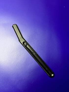 100392 Leaf Dermaplaner - Face Razor And Exfoliating Tool