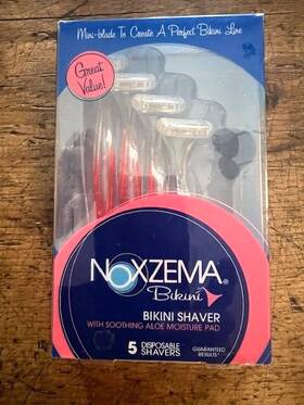 Noxzema 675690501009 Bikini Shaver With Soothing Aloe Moisture Pad Lot Of 4 Ships Free