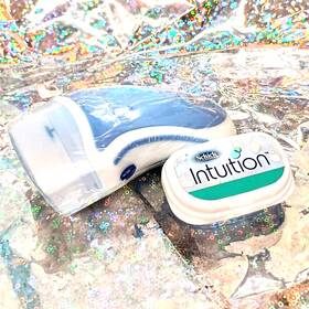 Schick 012547852738 Womens Intuition Razor Handle 2 Cartridges New Sealed
