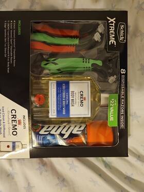 Schick 841058006008 Xtreme Men Gift Set 8 Disposable Razors Included And Moisturizing Body Wash