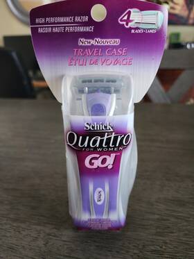 Schick 841058050001 Quattro Women On The Go Razor 2 Cartridges Shower Hanger Travel Case