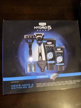93372384 Schick Hydro 5 Gift Pack 1 Razor With 3 Refills And Shaving Cream
