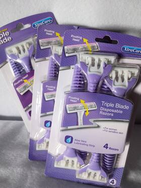 Xtracare 849607060327 12 Womens Triple Blade Razors With Lubricating Aloe Strip - Sensitive Skin