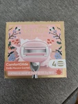 Gillette Venus Comfortglide Razor Refills Vanilla Macaroni 4 Cartridges. Fixed Price $14.90.