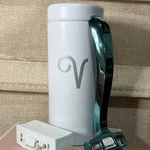 Athena Club Razor For Women, Teal Handle, White Case, 2 Cartridges, 5 Blades. Fixed Price $15.00.