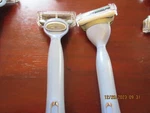 2 Joy Razors And Blade Cartridges, Lavender. Unpackaged. Fixed Price $8.47.