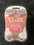 Gillette Venus Comfortglide Disposable Razors Women, 2 Count. Fixed Price $8.39.