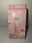 Gillette Venus Comfortglide Women 3 Blade Razor With 2 Refills White Tea New. Fixed Price $9.99.