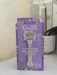 Gillette Venus Comfortglide Freesia Razor 3-BLADE, 2 Cartridges, Moisturizing. Fixed Price $12.00.