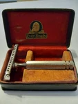 Antique Ever-ready Circa 1920 Shaving Razor W Hinged Case. Fixed Price $35.50.