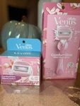 1 Gillette Venus - Comfort Glide White Tea Scented, Cartridges ...... Fixed Price $20.00.
