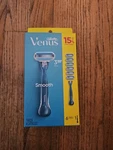 Gillette Venus Smooth Doux (1 Handle & 6 Cartridges). Fixed Price $12.99.