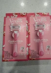 2CT Gillette Venus Women's Comfortglide Blade Disposable Razor White Tea. Fixed Price $12.00.