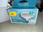 New Gillette Venus Smooth Doux Razor Blade Refills Pack Of 8. Fixed Price $13.01.