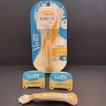Gillette Venus Olay Comfortglide 2 Razor With 3 Cartridges Brand New. Fixed Price $19.99.