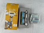 Gillette Venus Olay Comfortglide Coconut Metal Handle 2 + 6 Cartridges. Fixed Price $25.60.
