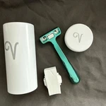 Van Der Hagen Razor, Green, 3 Blades/ Cartridges Msrp $24.99. Fixed Price $14.99.