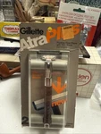Vintage Gillette Atra Plus Pivoting Head Razor With 2 Twin Blade Cartridges Nos. Fixed Price $64.95.
