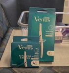 New Gillette Venus Women's Dermaplaning Facial Razor Kit Set W/ 6 Total Refills. Fixed Price $26.00.