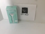 Venus Gillette Smooth Sensitive Women 1- Razor +2 Cartridge Refill. Fixed Price $13.99.