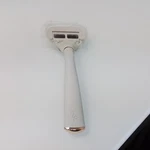 Flamingo Cartridge Razor 5 Blades Pivoting Head White Rose Gold For Women. Fixed Price $6.25.