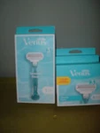 New Gillette Venus Smooth 3 Blade Razor With Lubrastrip & 17 Cartridges. Fixed Price $59.95.